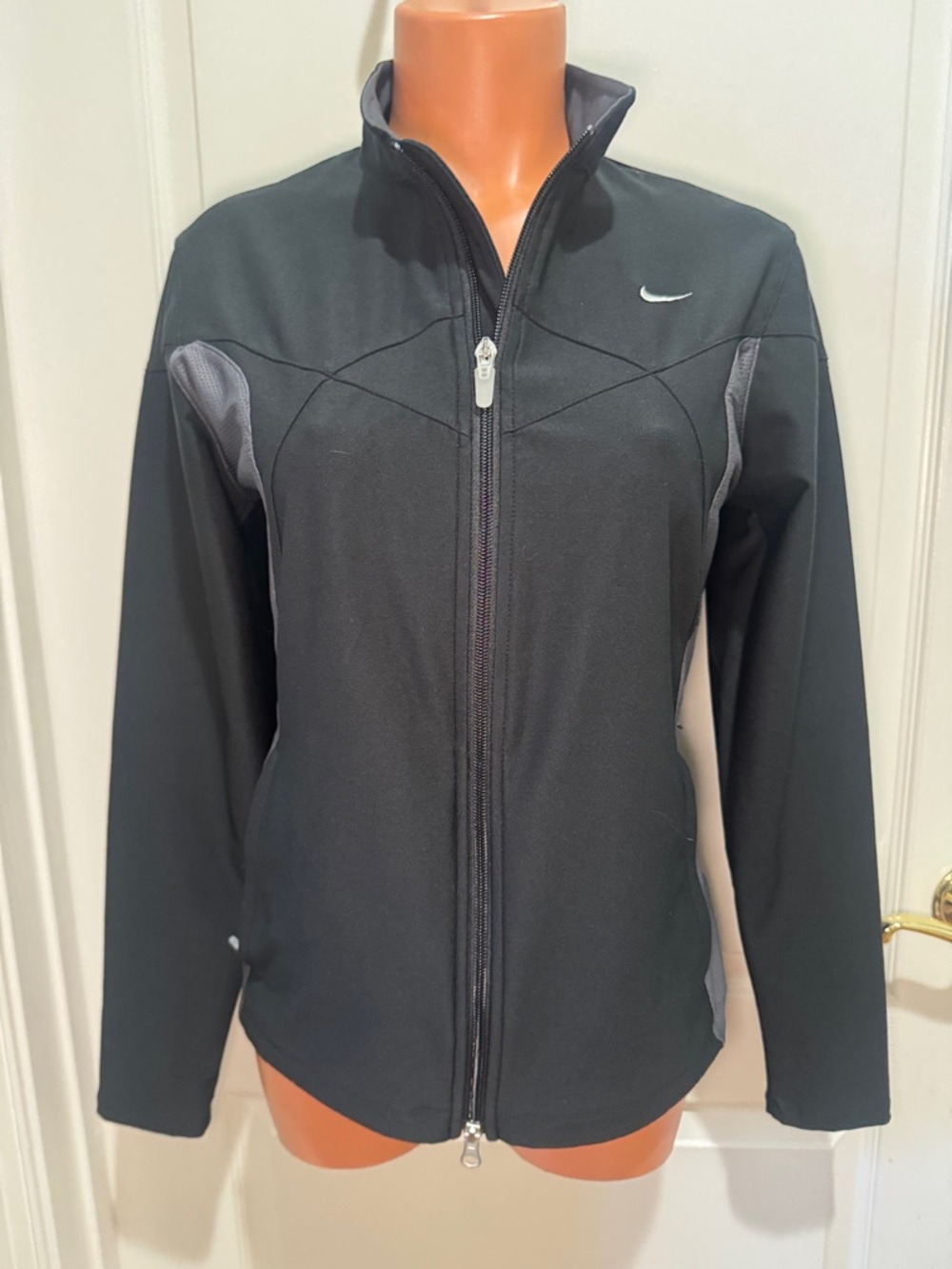 NIKE Dri-Fit Athletic Sport Jacket Black Gray M Medium $100 EUC KL